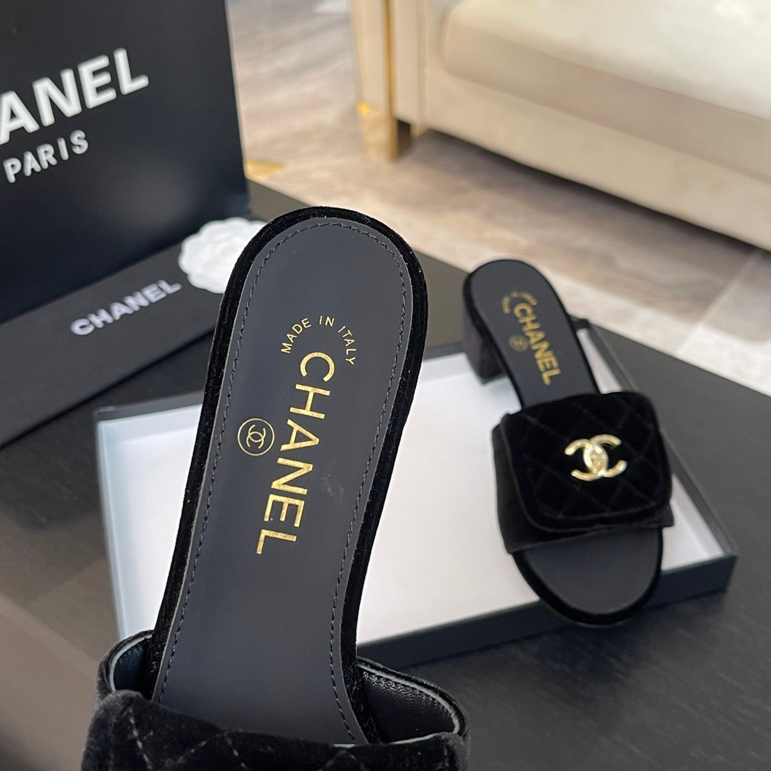 CHANEL MID-HEEL 5 CM MULE IN BLACK VELVET