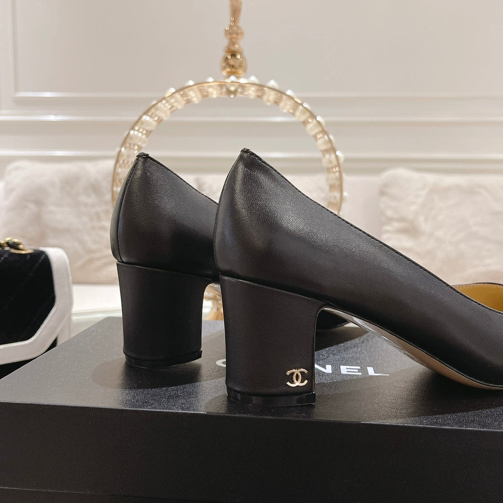 CHANEL pump 6.5 black lambskin