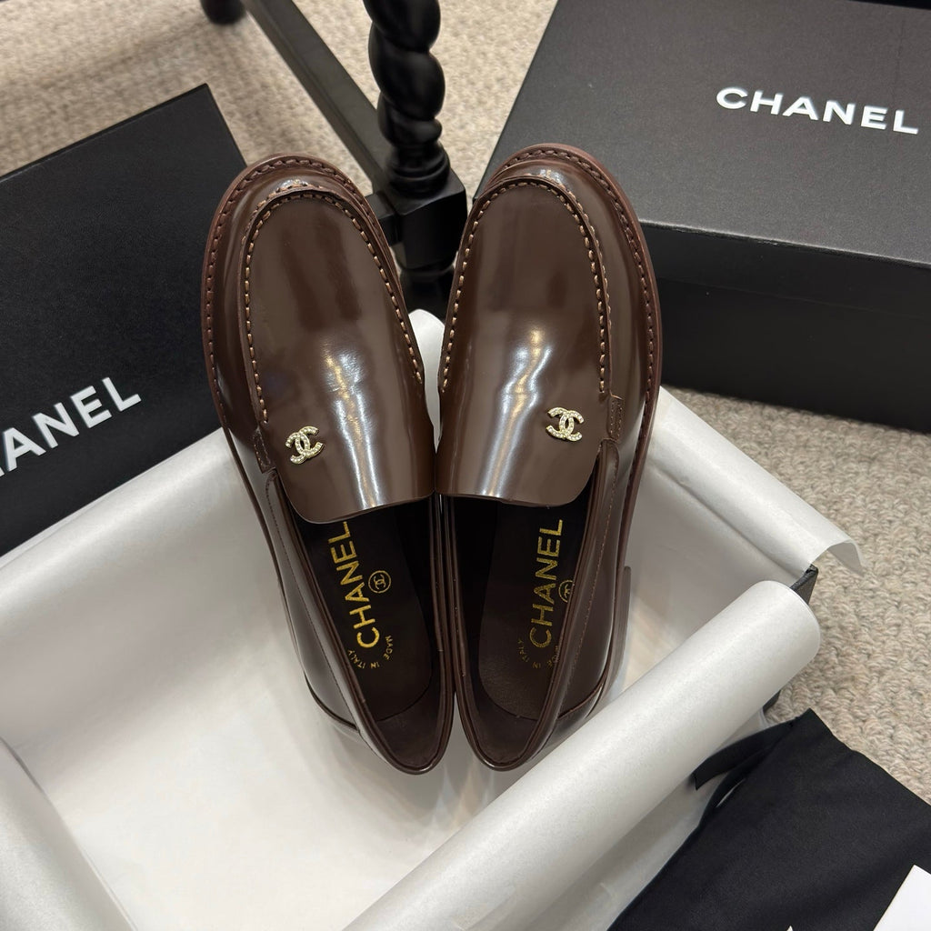 CHANEL 25C Moasins Chocolate Patent Leather