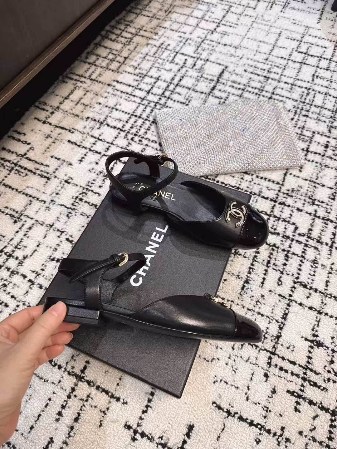 CHANEL FLAT SLINGBACKS IN BLACK CALFSKIN
