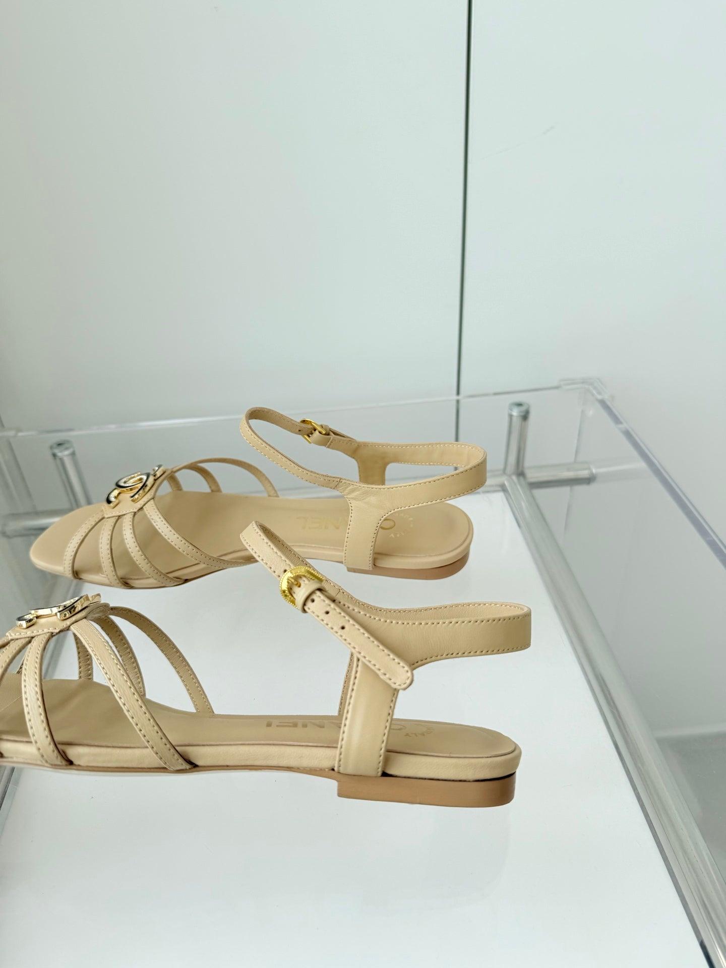 CHANEL FLAT SANDALS 1 CM IN FLAX YELLOW LAMBSKIN